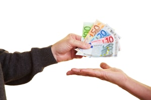 Geldgeschenke: Können Schwiegereltern Schenkungen anteilig zurückfordern?
